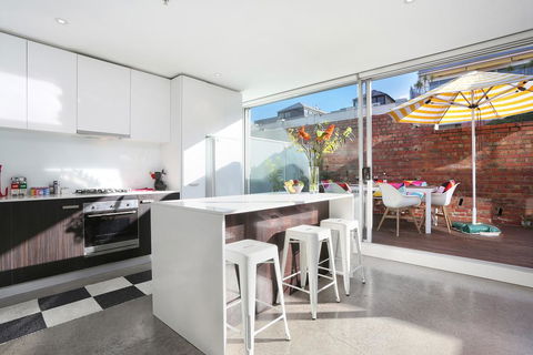 StayCentral On Oxford Penthouse - Australian Directory 2