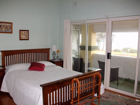 Stella's Dromana Hotel - Australian Directory 2