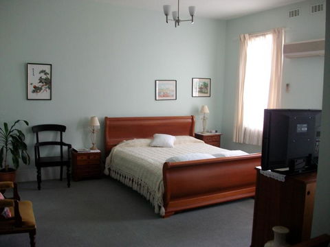 Stella's Dromana Hotel - Australian Directory 3