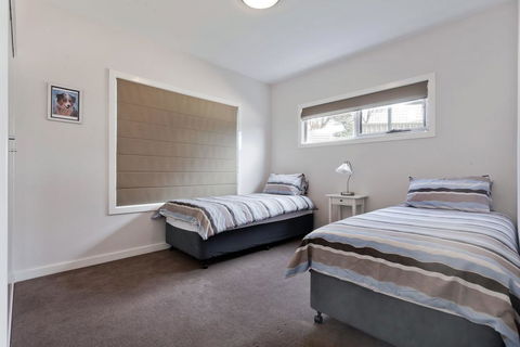 Stenmark 5/3 Poley Cow Lane - Australian Directory 2