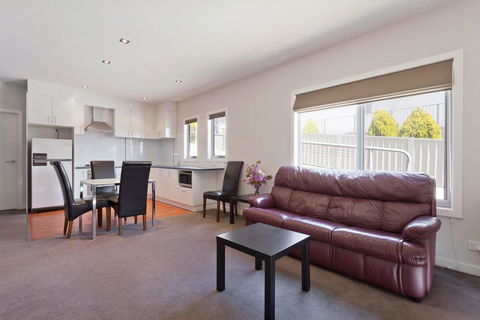 Stenmark 5/3 Poley Cow Lane - Australian Directory 0