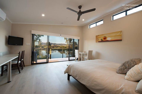 Still Earth - Australian Directory 0