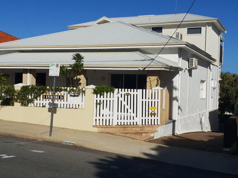 Stirling Apartments - Studio 2 - Australian Directory 1
