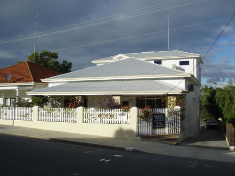 Stirling Apartments - Studio 3 - Australian Directory 2