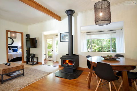 Stonewall Cottage For Two With Fireplace - Australian Directory 3
