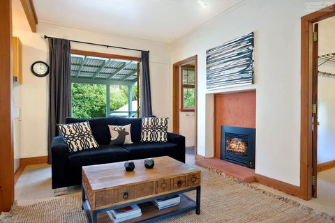 Stonewall Cottage For Two With Fireplace - Australian Directory 2