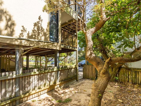 Straddie Beach House 3 - Australian Directory 3