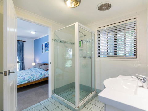 Straddie House - Australian Directory 2