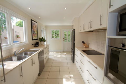 Strahan House - Australian Directory 2