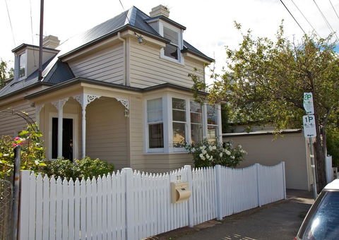 Strahan House - Australian Directory 1