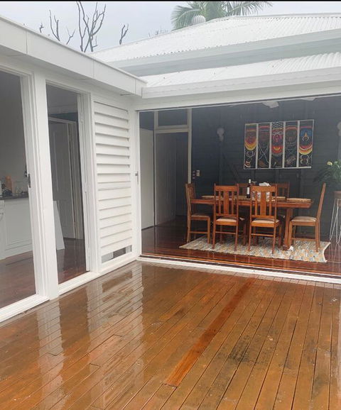 Stranded In Oz Stay In Relaxing Environment, FREE WIFI, NETFLIX, POOL, AIR CON - Australian Directory 3