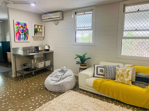 Stranded In Oz Stay In Relaxing Environment, FREE WIFI, NETFLIX, POOL, AIR CON - Australian Directory 2