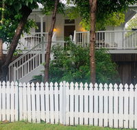 Stranded in Oz Stay in Relaxing Environment FREE WIFI NETFLIX POOL AIR CON - Australian Directory