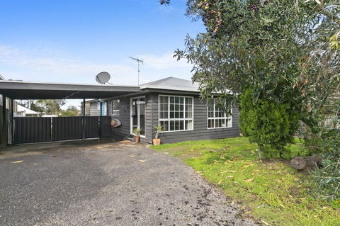 Strathmore Beach House 67 - Australian Directory 1