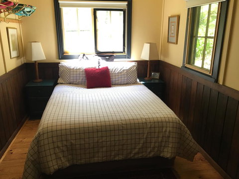 Stringer's Cottage - Australian Directory 1