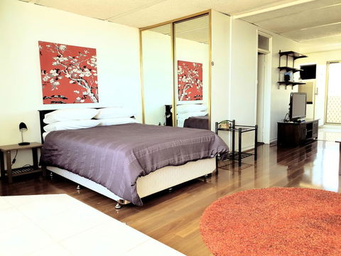 Studio 412 - Ocean And Sunset Views On A Budget - Australian Directory 0