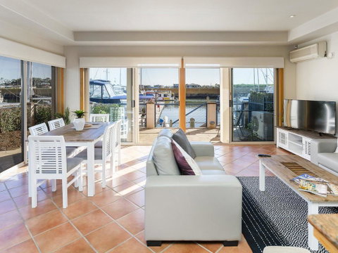 Stunning 3 Bedroom Villa At Hope Harbour Marina - Australian Directory 0