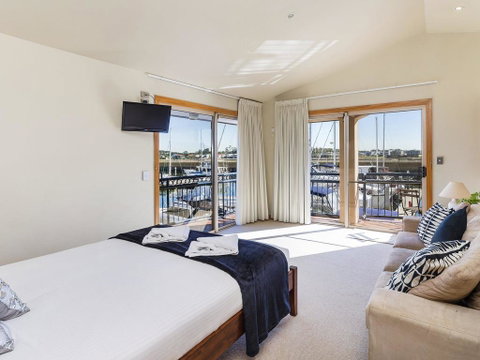 Stunning 3 Bedroom Villa At Hope Harbour Marina - Australian Directory 2