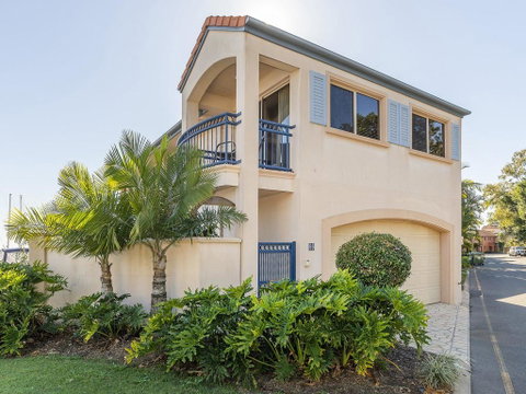 Stunning 3 Bedroom Villa At Hope Harbour Marina - Australian Directory 3