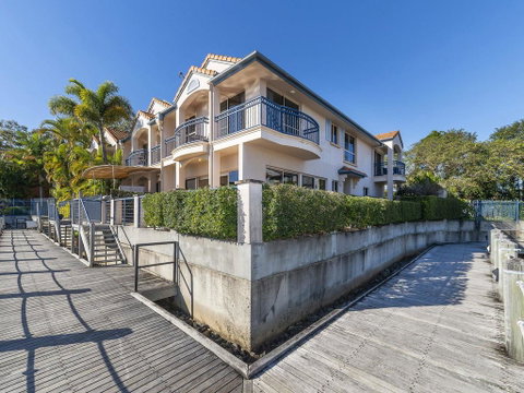 Stunning 3 Bedroom Villa At Hope Harbour Marina - Australian Directory 1