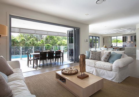 Stunning Beachside Home Minutes From Coolum Beach - Australian Directory 3