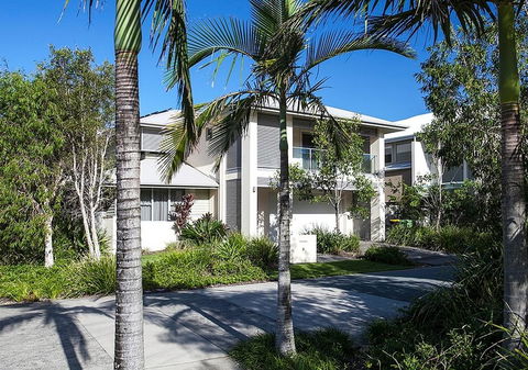 Stunning Beachside Home Minutes From Coolum Beach - Australian Directory 1