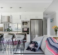 Stunning Burleigh Beach Apartment - Australian Directory