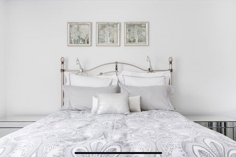 Stunning Burleigh Beach Apartment - Australian Directory 2