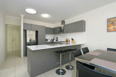 Stunning Home Near Scarborough Beach Sleeps 11 - Australian Directory 1