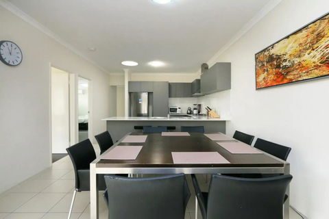 Stunning Home Near Scarborough Beach Sleeps 11 - Australian Directory 2