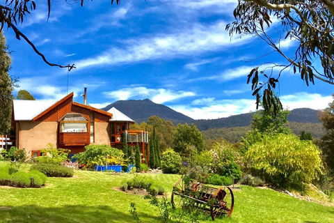 STUNNING HOME WITH AMAZING VIEWS - Just 20 Mins To The City And Only 10 To MONA! - Australian Directory 1