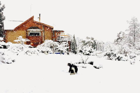 STUNNING HOME WITH AMAZING VIEWS - Just 20 Mins To The City And Only 10 To MONA! - Australian Directory 0