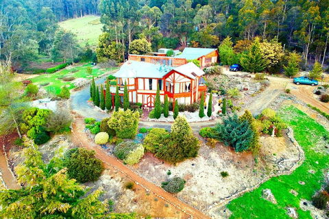 STUNNING HOME WITH AMAZING VIEWS - Just 20 Mins To The City And Only 10 To MONA! - Australian Directory 2