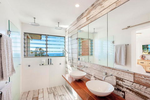 Stunning Oceanview Retreat Between Beach And Bush - Australian Directory 3