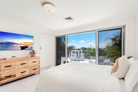 Stunning Oceanview Retreat Between Beach And Bush - Australian Directory 1