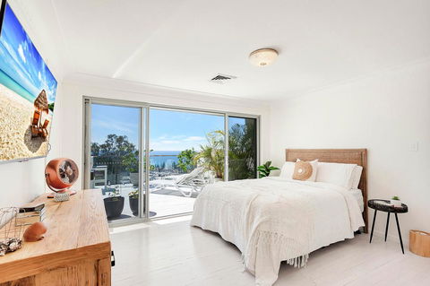 Stunning Oceanview Retreat Between Beach And Bush - Australian Directory 2