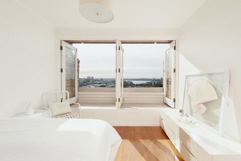 Stunning Sydney Harbour Views - Australian Directory 1