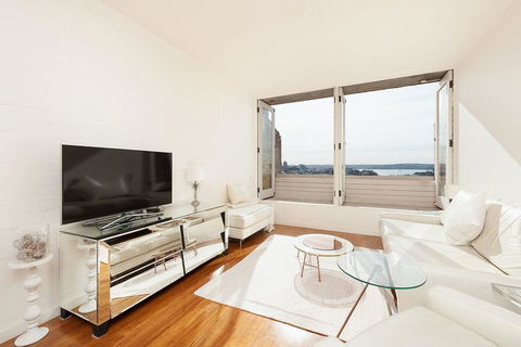 Stunning Sydney Harbour Views - Australian Directory 0