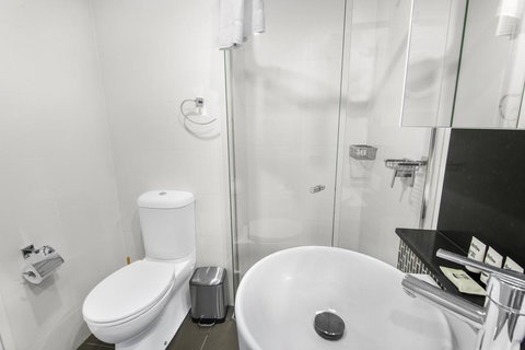 Stunning Views On The 41st Floor - Australian Directory 3