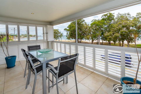 Stunning Waterfront Home With Pool - Sylvan Beach Esp, Bellara - Australian Directory 1