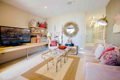 Stylish 1 Bedroom Apartment Amazing City Views - Australian Directory 2