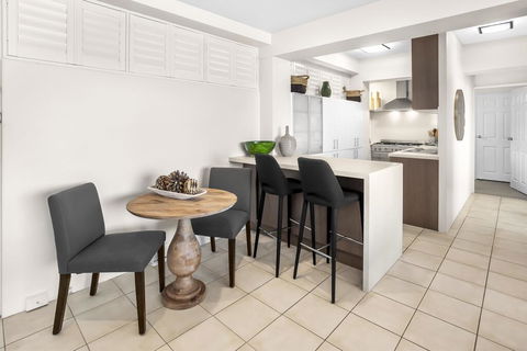 Stylish 2-Bed Apartment With Sweeping River Views - Australian Directory 2