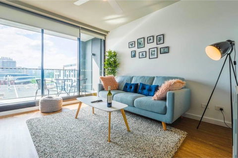 Stylish 2-bedroom Apartment In Fortitude Valley - Australian Directory 0