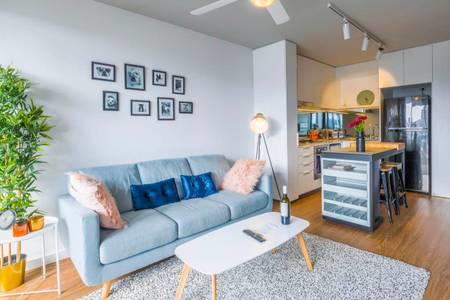 Stylish 2-bedroom Apartment In Fortitude Valley - Australian Directory 1