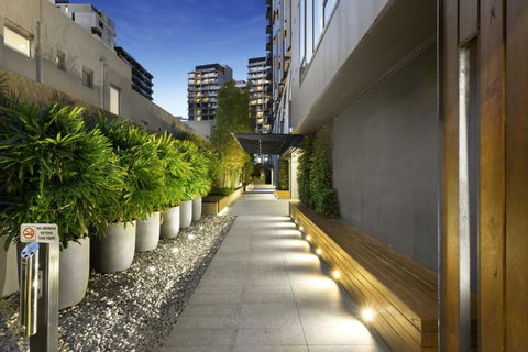 STYLISH 2BR 2BTH + CAR = HEART OF SOUTH YARRA - Australian Directory 1