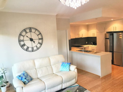 Stylish 2x2 W/ Carpark In Perth - Australian Directory 2
