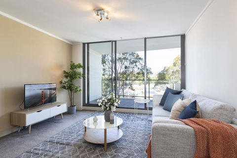 Stylish Apartment Minutes From City And Airport - Australian Directory 0