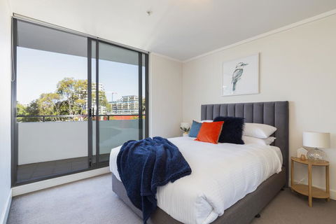 Stylish Apartment Minutes From City And Airport - Australian Directory 1