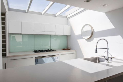 Stylish Executive Apartment With Balcony - Australian Directory 1