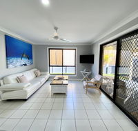 STYLISH RESIDENCE LARGE PRIVATE YARD - CLOSE TO DREAMWORLD - Australian Directory